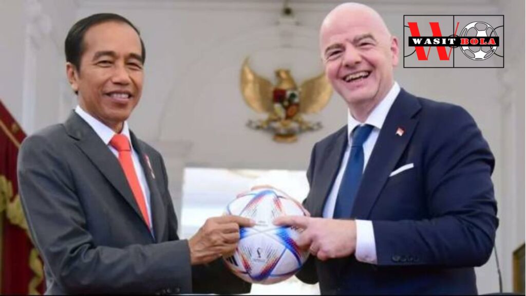 Berikan Tanda Jasa ke Presiden FIFA, Jokowi Nilai Gianni Infantino Bantu Sepak Bola Indonesia